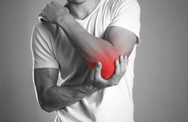 آرنج تنیس‌ بازان چیست؟ علائم، علل و درمان علمی درد آرنج خارجی