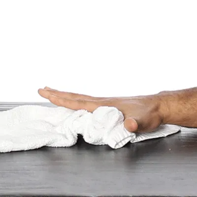 کشش با حوله برای درمان انگشت ماشه ای