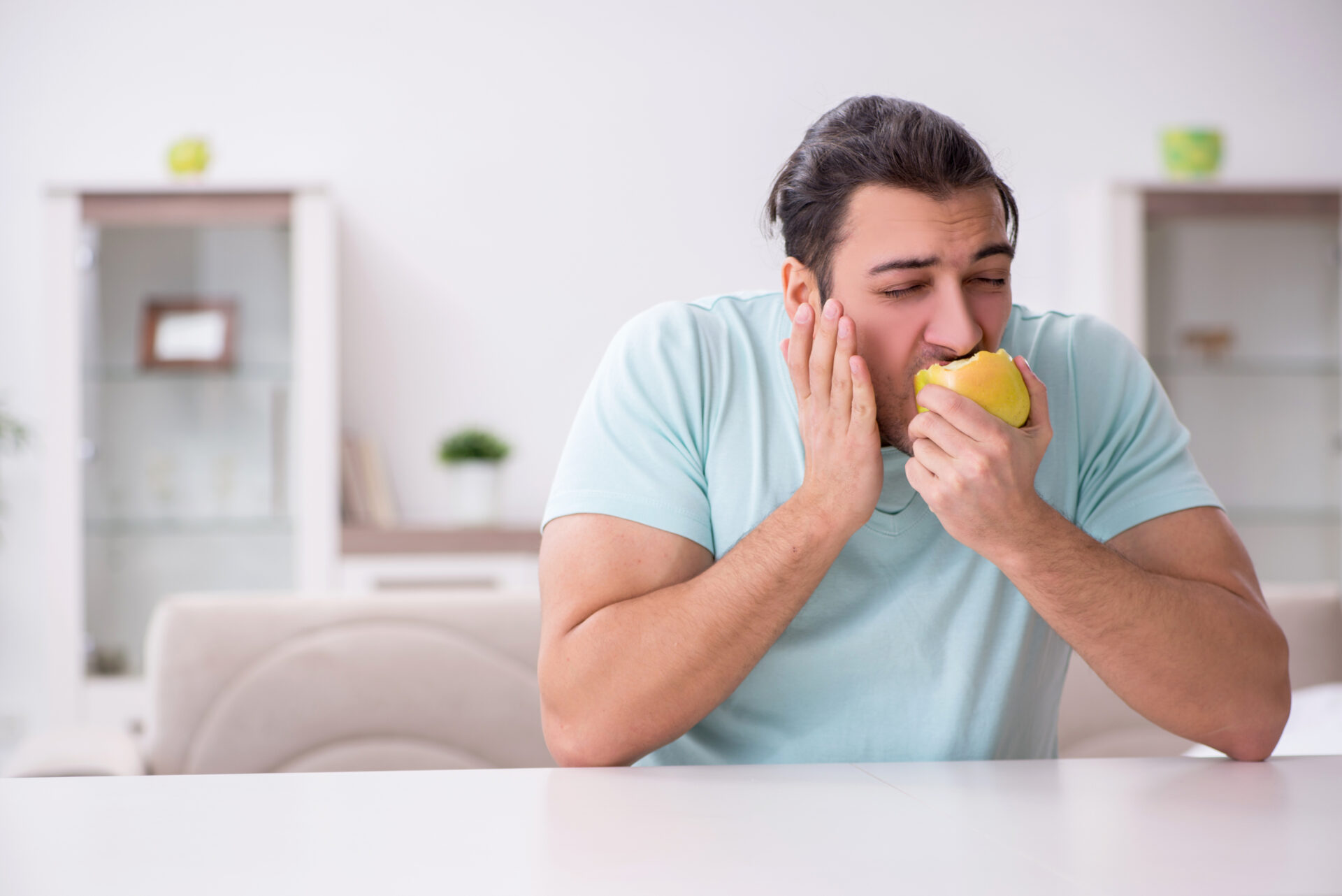 تق تق فک هنگام غذا خوردن