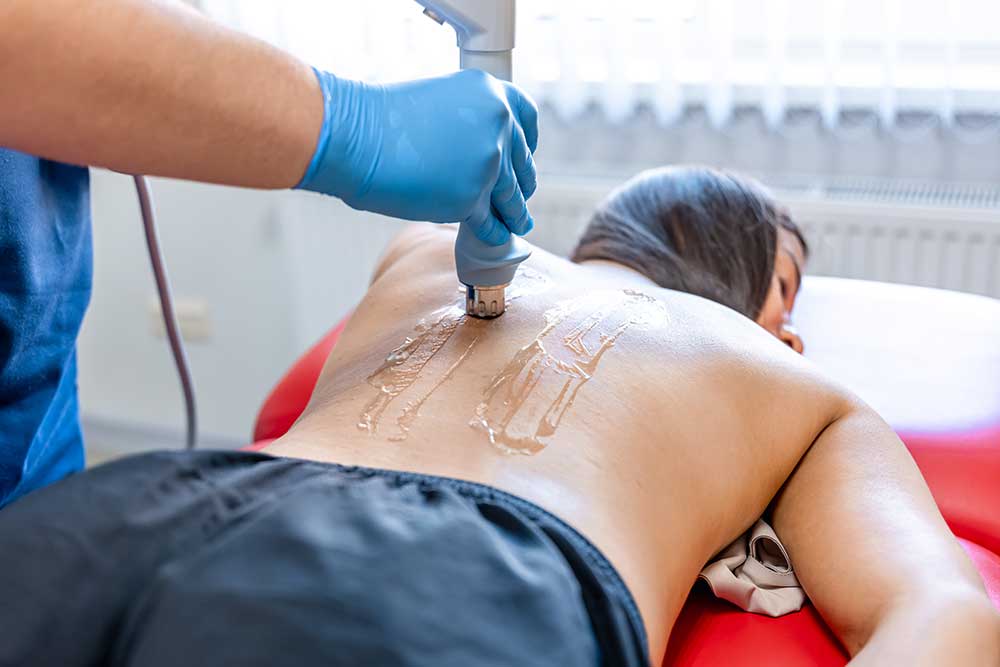 شاک ویو تراپی برای کاهش درد بین دو کتف